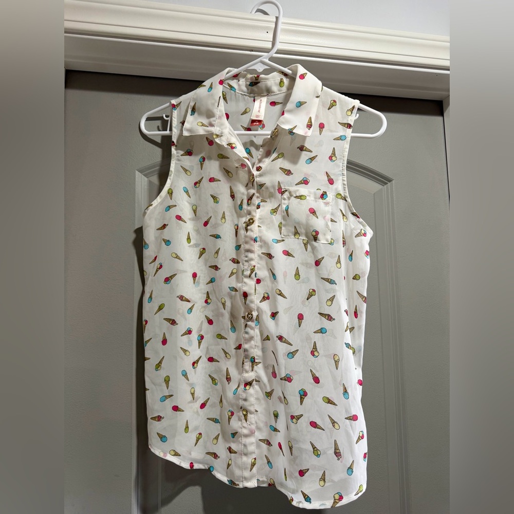 Women’s blouse. Like New.
